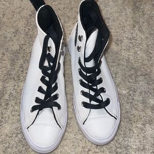 White converse with black laces and black fleece inside